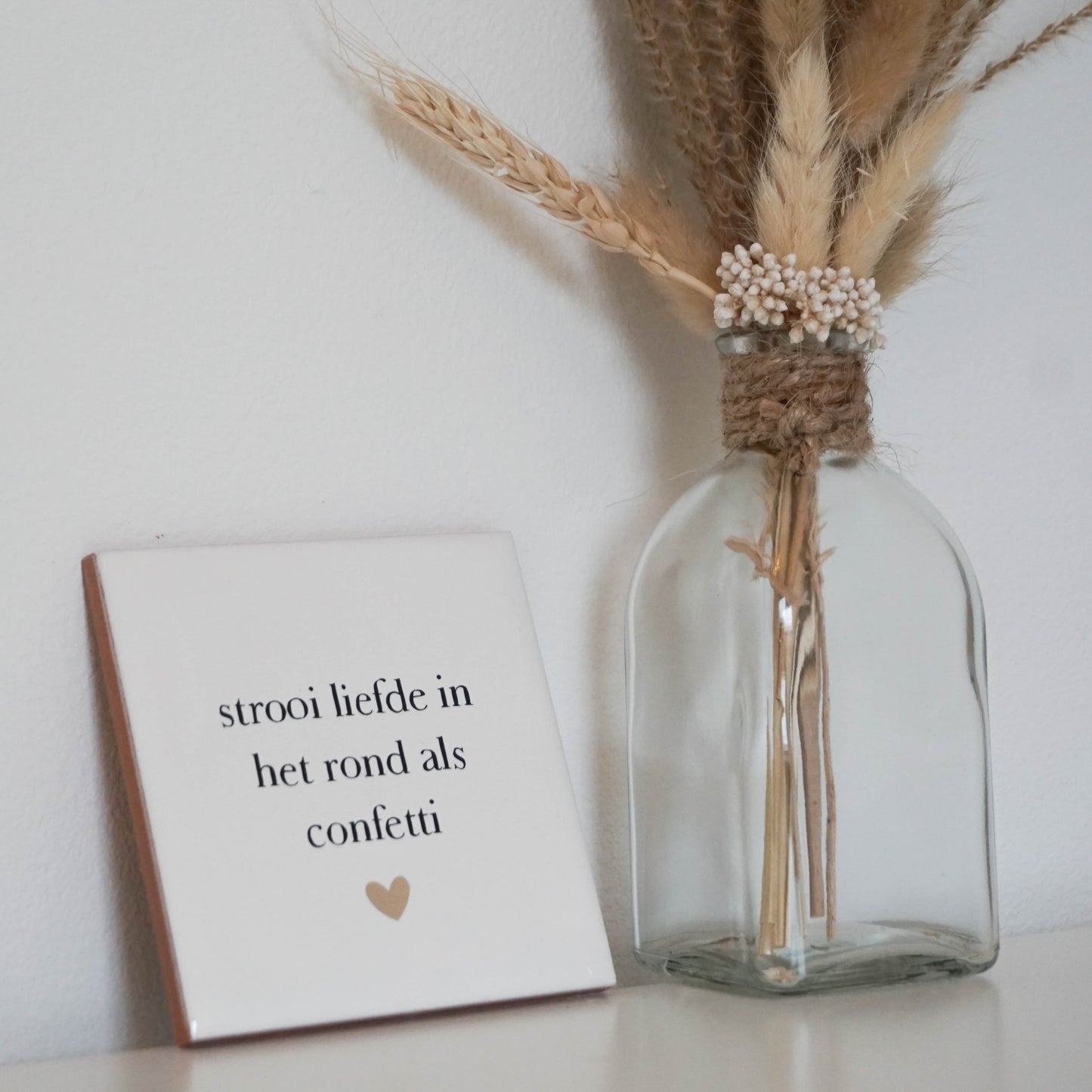 Strooi liefde in het rond als confetti