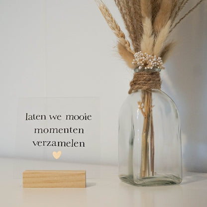 Acrylplaat "Laten we mooie momenten verzamelen" als decoratie.